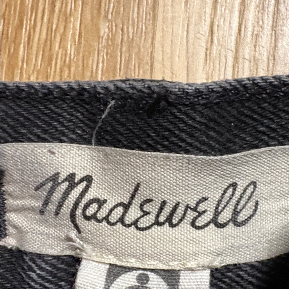 Madewell Women's Straight Leg Jeans in Black Wash - Picture 2 of 6